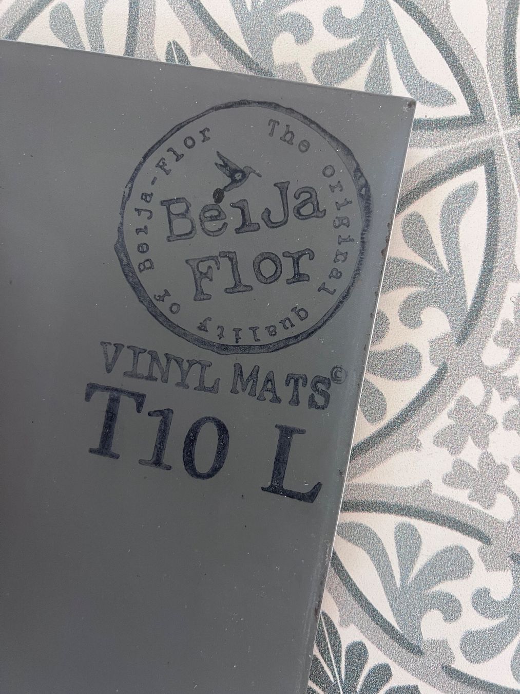 Teppiche: Tapis vinyle Beija Flor – Gebraucht aus Schlieren von Anne-SophieGa. 2