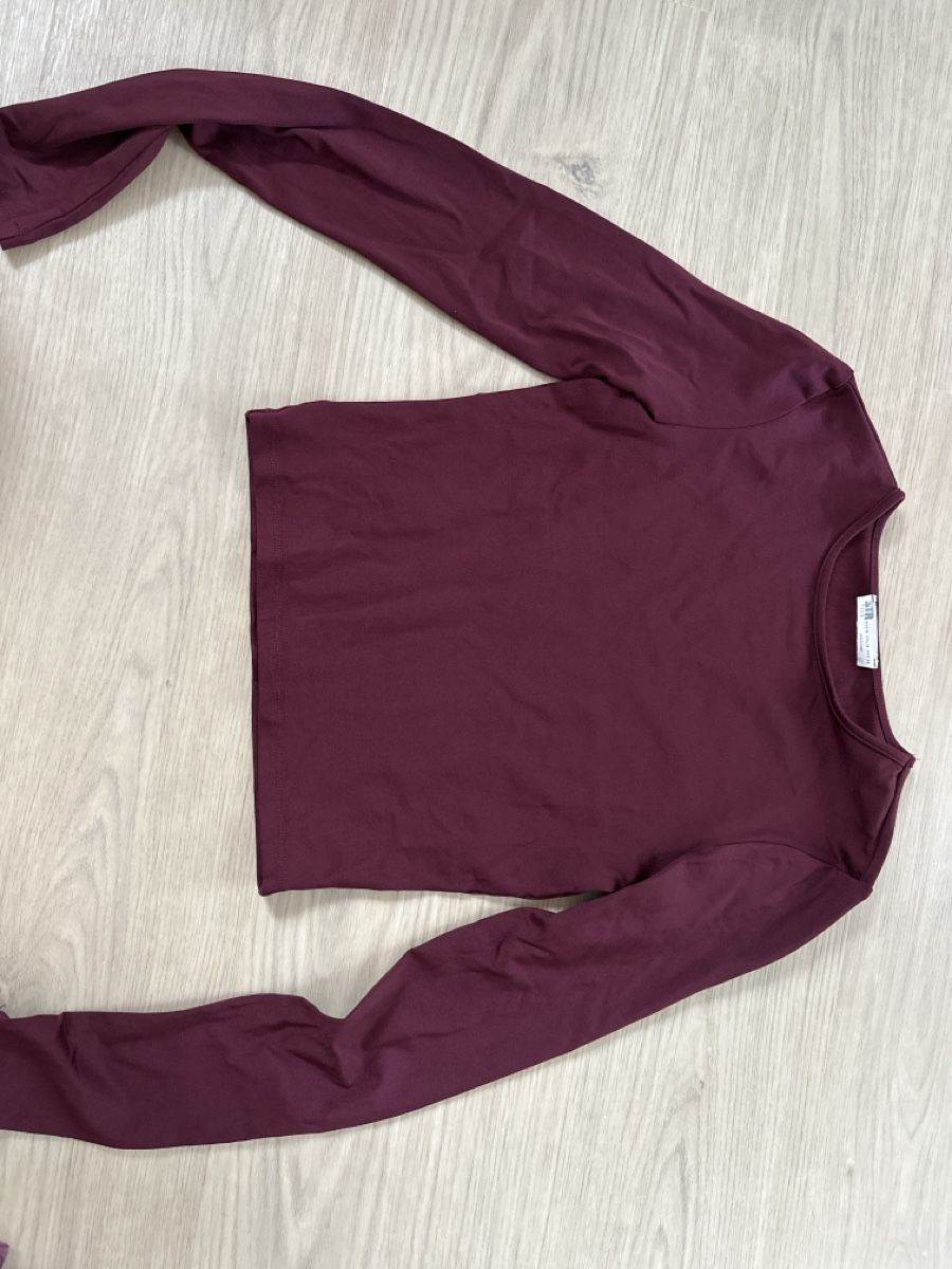 Stradivarius Pullover & Sweatshirts: Stradivarius Langarmshirt Gr. M bordeaux – Gebraucht aus St. Gallen von raphaela_99