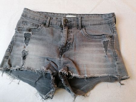 H&M Jeansshorts Gr. 34 Destroyed Look Sommershorts