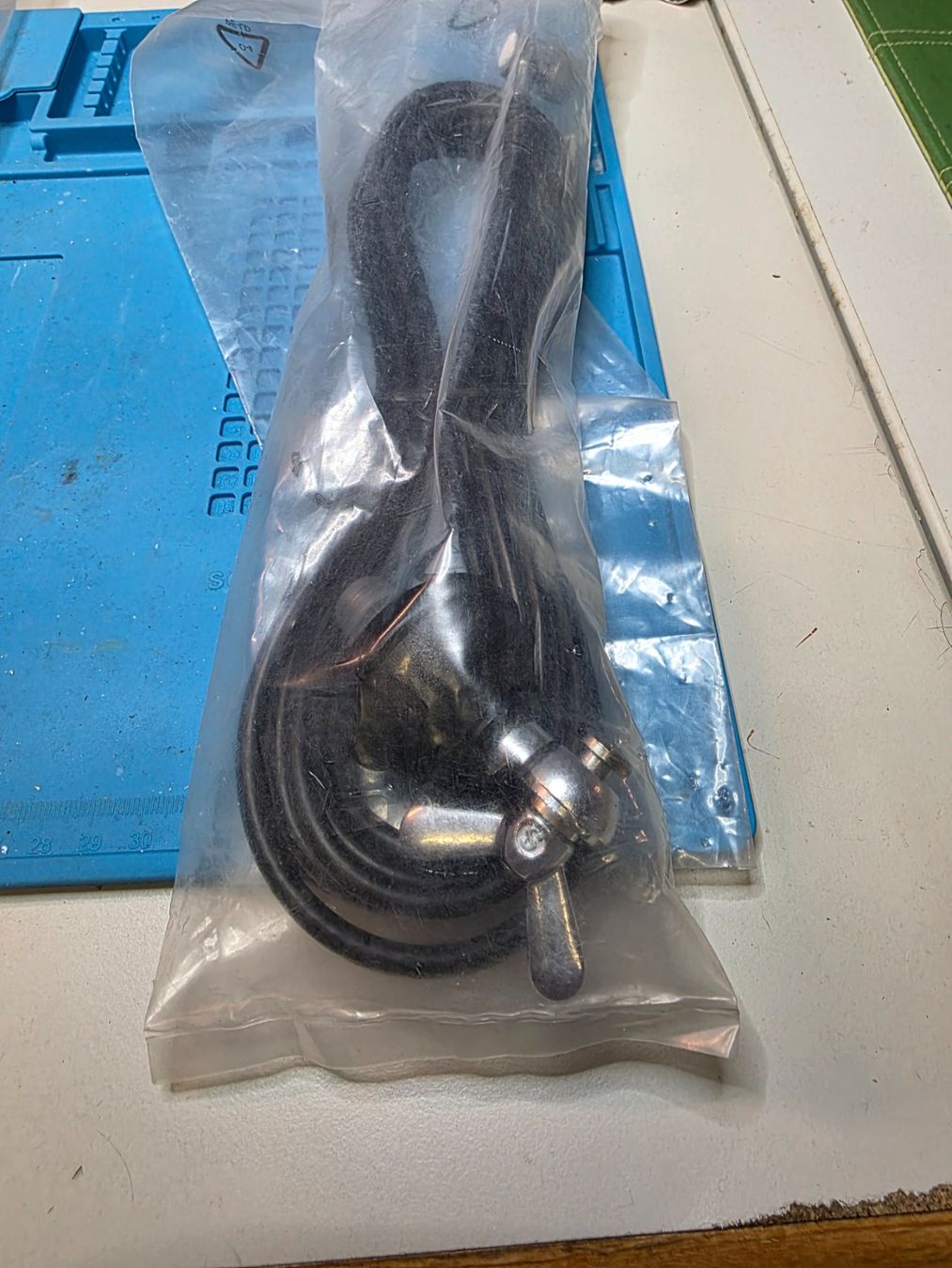 Radiocomunicazione: Funkgerät Antennenfuss mit Kabel – Usato da Zürich venduto da HB9EZE