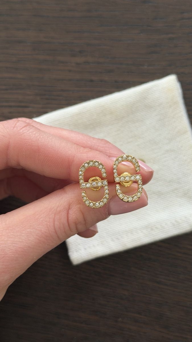 Dior Orecchini pendenti & Orecchini a lobo: Petit CD Mini-Ohrstecker – Nuovo (secondo la descrizione) da Birsfelden venduto da ant_ys8y