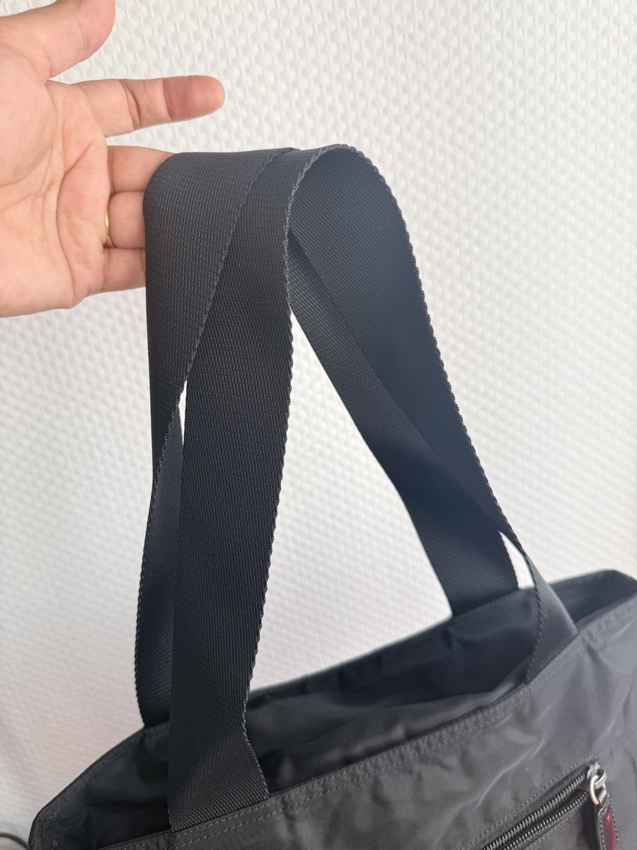 Prada Borse da donna: Authentic Prada Nylon Tote Bag  – Usato da Geneve venduto da DarlingVintage 4