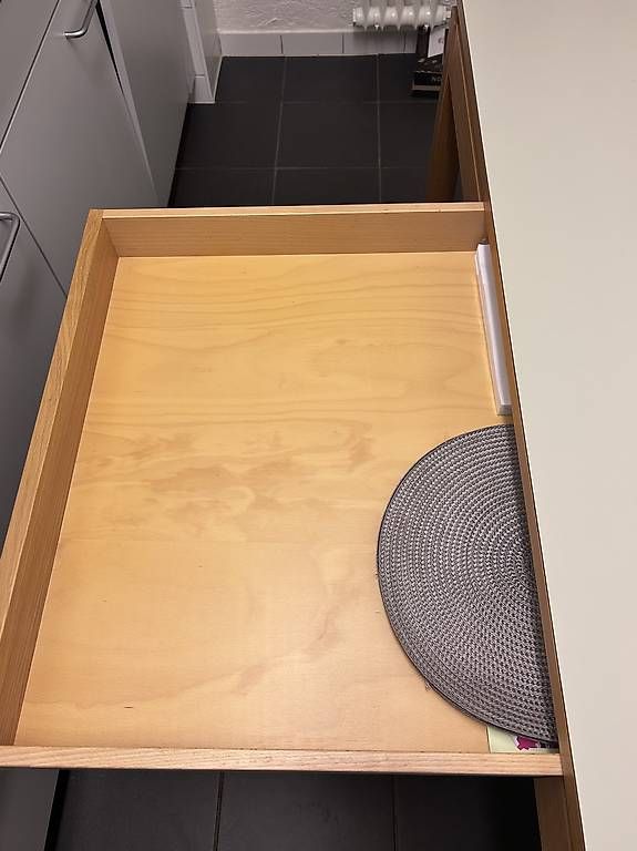 Tables: Verschenken Esstisch – D'occasion à Basel par dsz_k8fy 1