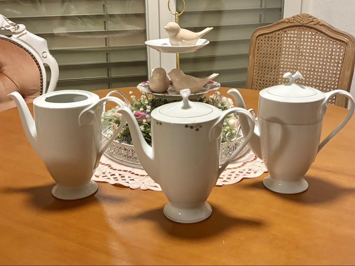Hutschenreuther Teiere: Hutschenreuther Chloé Kannen 3er Set – Usato da Baden venduto da Tiffany6878