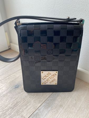 Louis Vuitton Club Damier Noir
