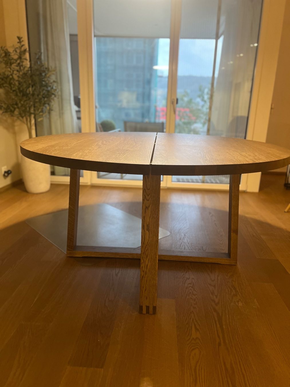 Runder Esstisch aus Holz gebraucht in top zustand (Gebraucht) in Schlieren für CHF 500 – nur Abholung auf Ricardo kaufen