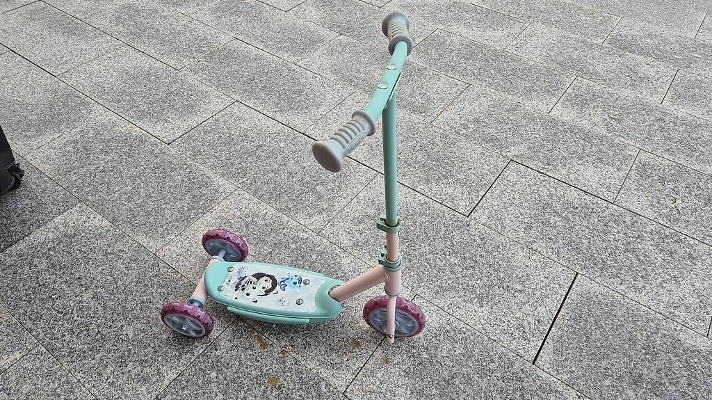 Veicoli per bambini: Kinder scooter nie bespielt – Usato da Immensee venduto da ser_8529