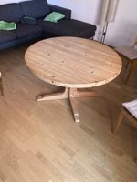 Schöner runder Holztisch, ausziehbar