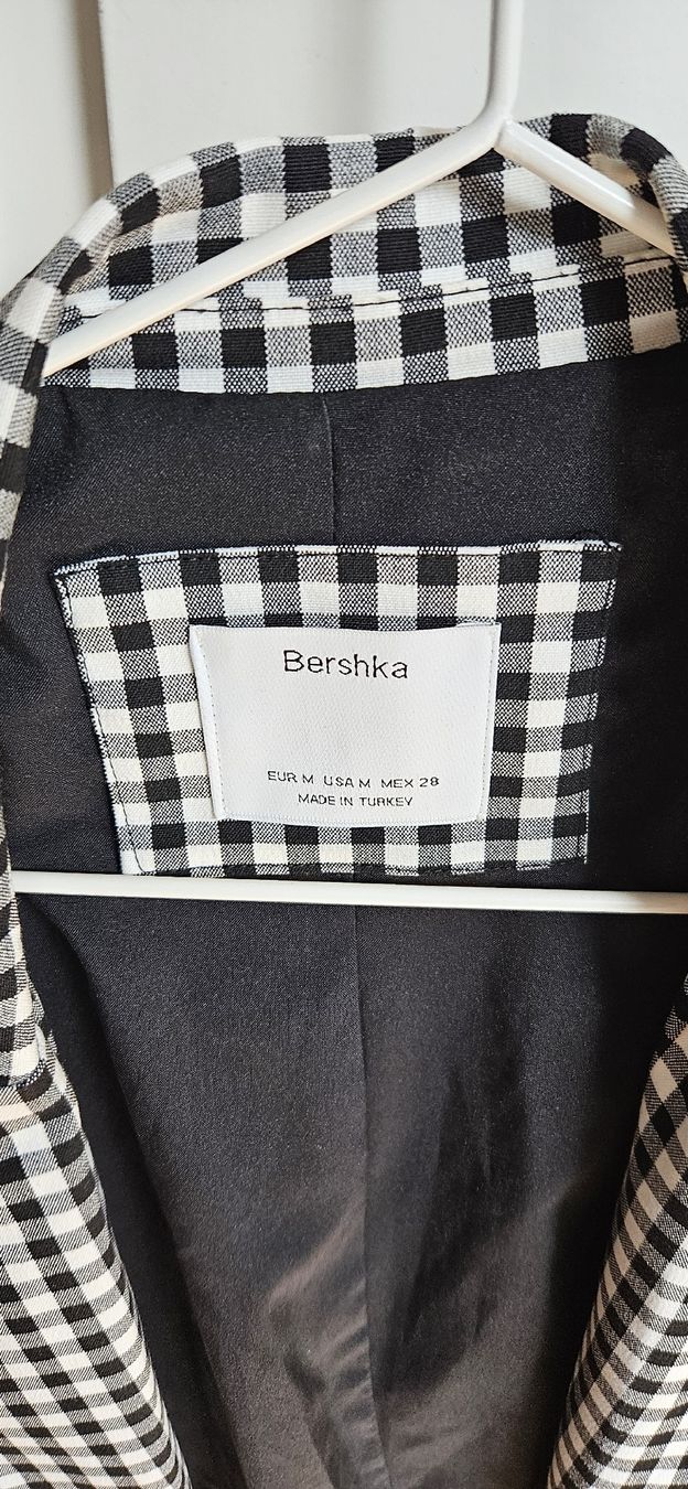 Bershka Completi & Tailleur: Blazer Bershka Grösse M – Usato da Rombach venduto da ThriftBetter 1
