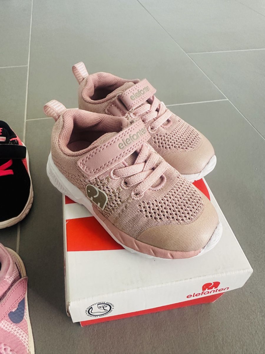 Schuhe für Mädchen: Chaussures fille T 22 – Gebraucht aus Péry von semsi72 3