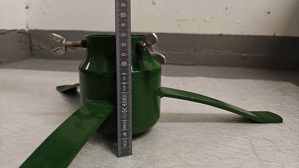 Basi per albero di Natale: Christbaumständer Metall Grün – Usato da Niederrohrdorf venduto da BuyBird 2
