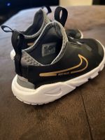 Nike Kinder Laufschuhe schwarz gold Grösse 26