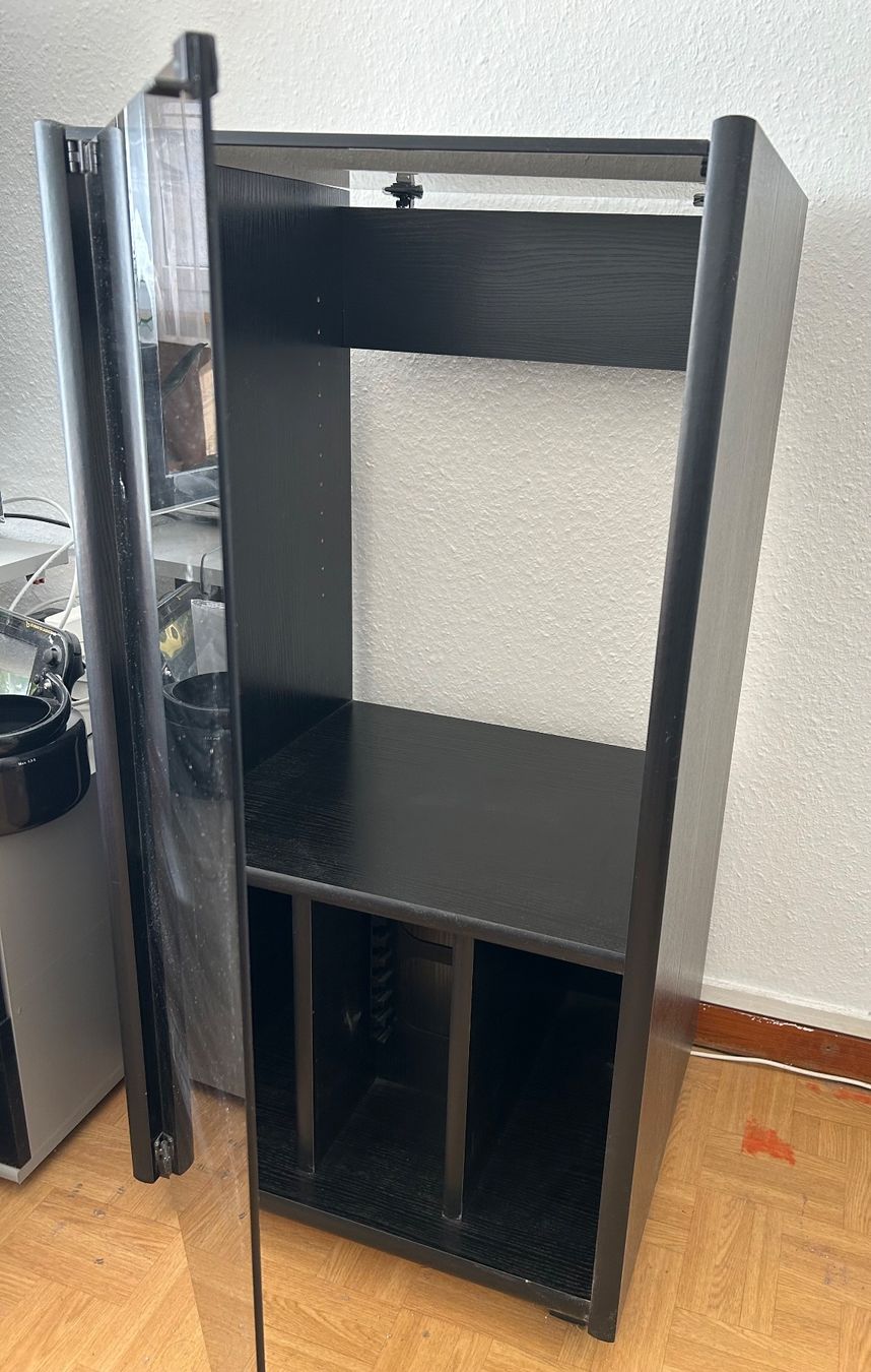Vetrine: Meuble vitrine noir élégant, parfait pour des cd – Usato da La Chaux-de-Fonds venduto da cor_r67m 2