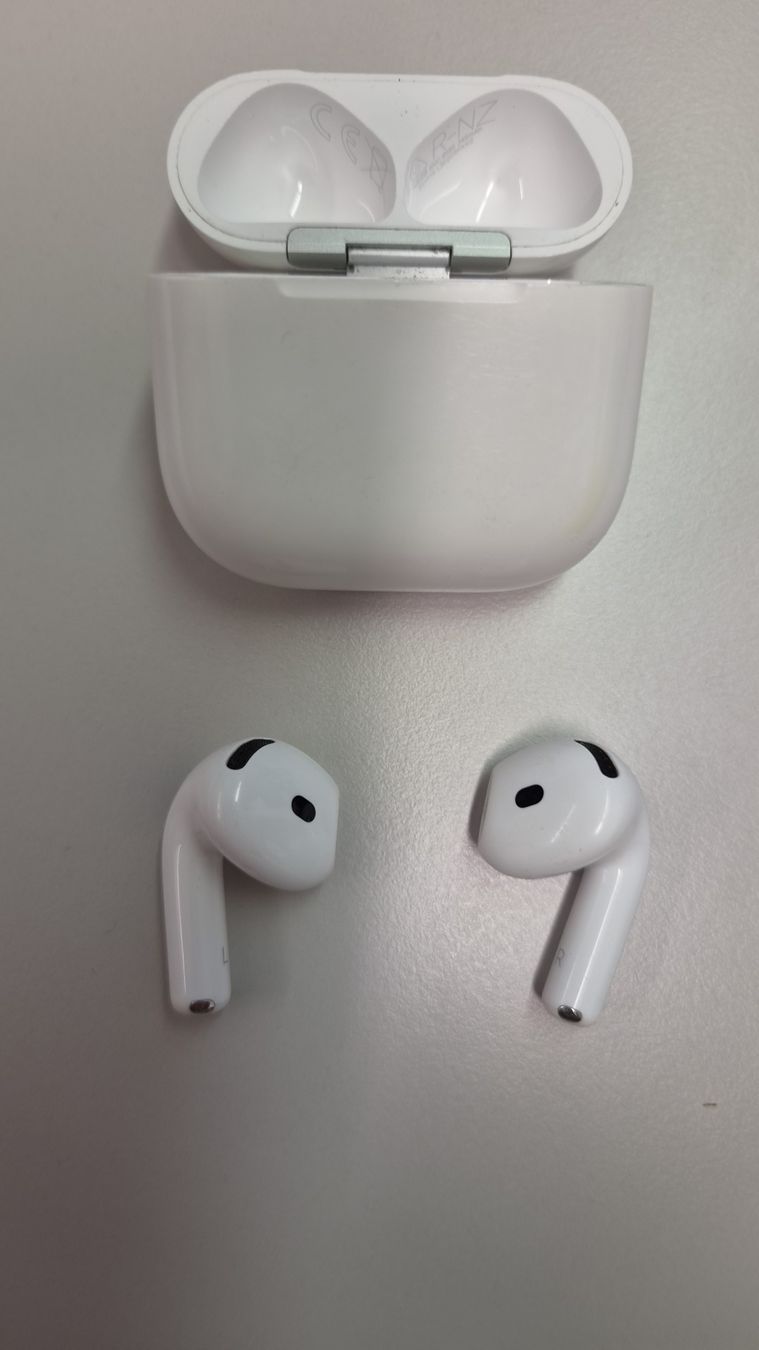 Apple Cuffie: Apple Airpods 4 – Usato da Buochs venduto da Cantun