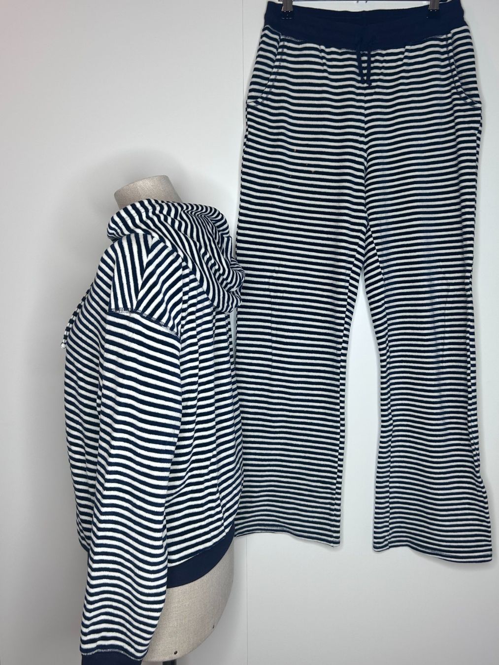 Calida Negligees & Pigiami: Calida Zip-Up Hoodie and Pants Set – Usato da St. Gallen venduto da look-twice 2