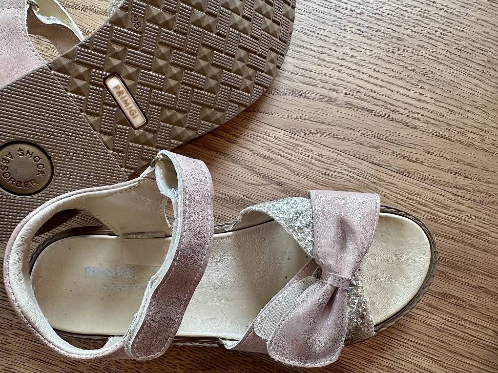 Primigi Scarpe per ragazze: Leder Sandale von Primigi, Gr 38 – Usato da St. Gallen venduto da Juf1 2