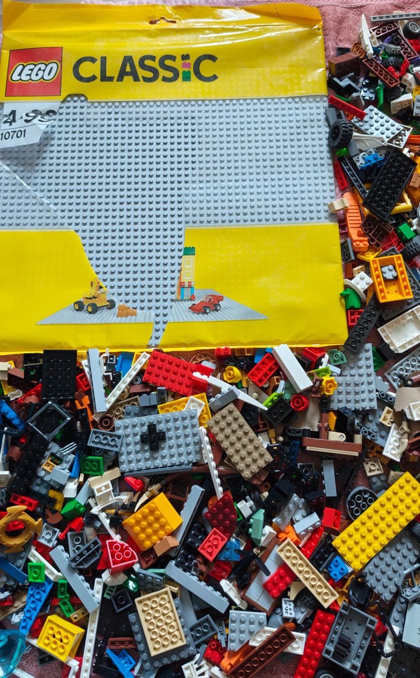 Lego Jouets: Lego Mix ca 1,4 Kilo mit grosser Platte – D'occasion à Effretikon par Superkarin7