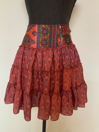 Zarter Boho Stufenminirock aus Seide