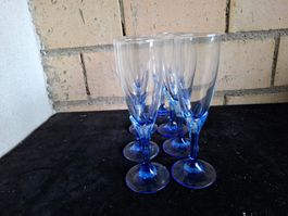 6 Sektgläser / Champagnergläser, Blaues Glas, Neuwertig