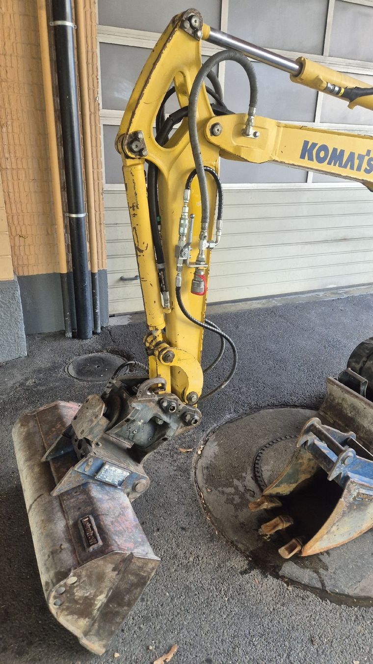 Komatsu Escavatori: Bagger Komatsu PC16R-3HS – Usato da Wichtrach venduto da florianw02 1