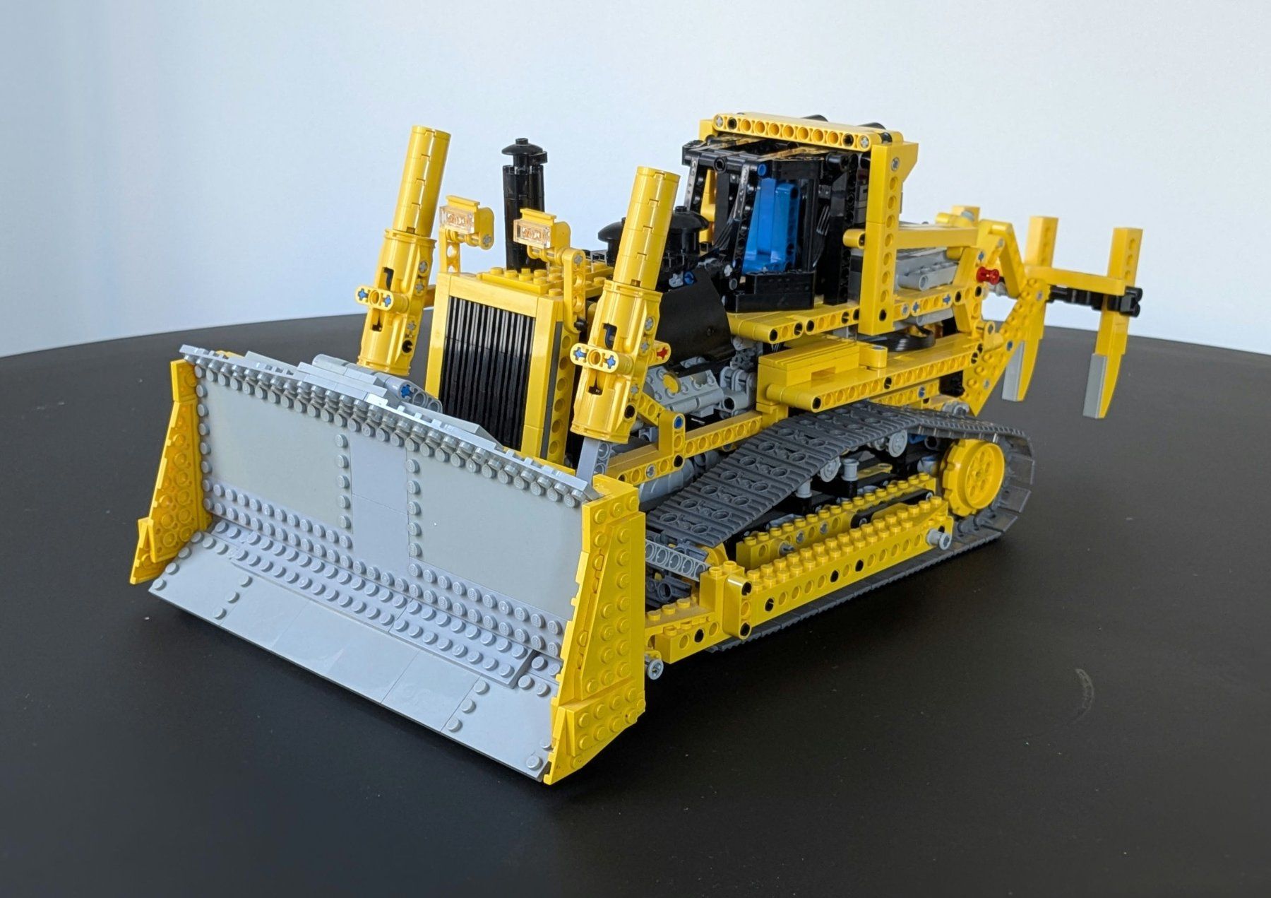 Lego Kit di costruzioni: LEGO TECHNIC 8275 - Motorized Bulldozer (2007) – Usato da lausanne venduto da searno 3