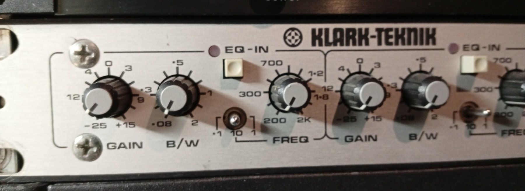 Equalizer: KLARK-TEKNIK DN 405 PARANETRIC EQUALISER – Gebraucht aus Zénauva von Alois6 1