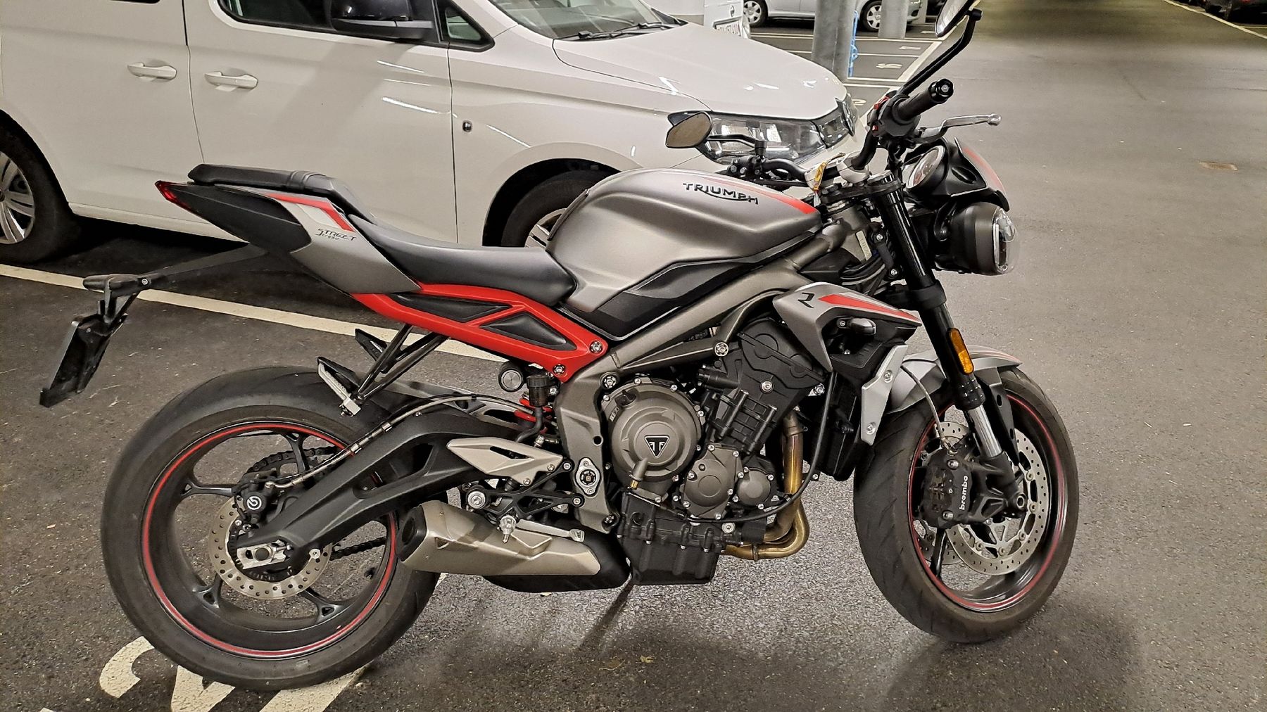 Triumph Strada: Triumph Street triple R, 3500km – Usato da Rivera venduto da MatteoLac