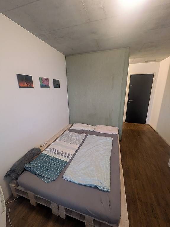 Lits: Paletten Bett 140x200 – D'occasion à Zürich par pec_l85x