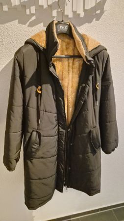 Wintermantel Damen schwarz gefuettert Grösse M gut erhalten