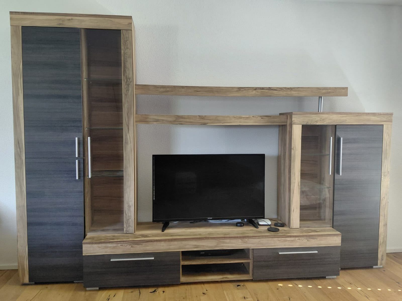 TV Möbel: Grosse Wohnwand in Holzoptik – Gebraucht aus Tägerwilen von pusaro