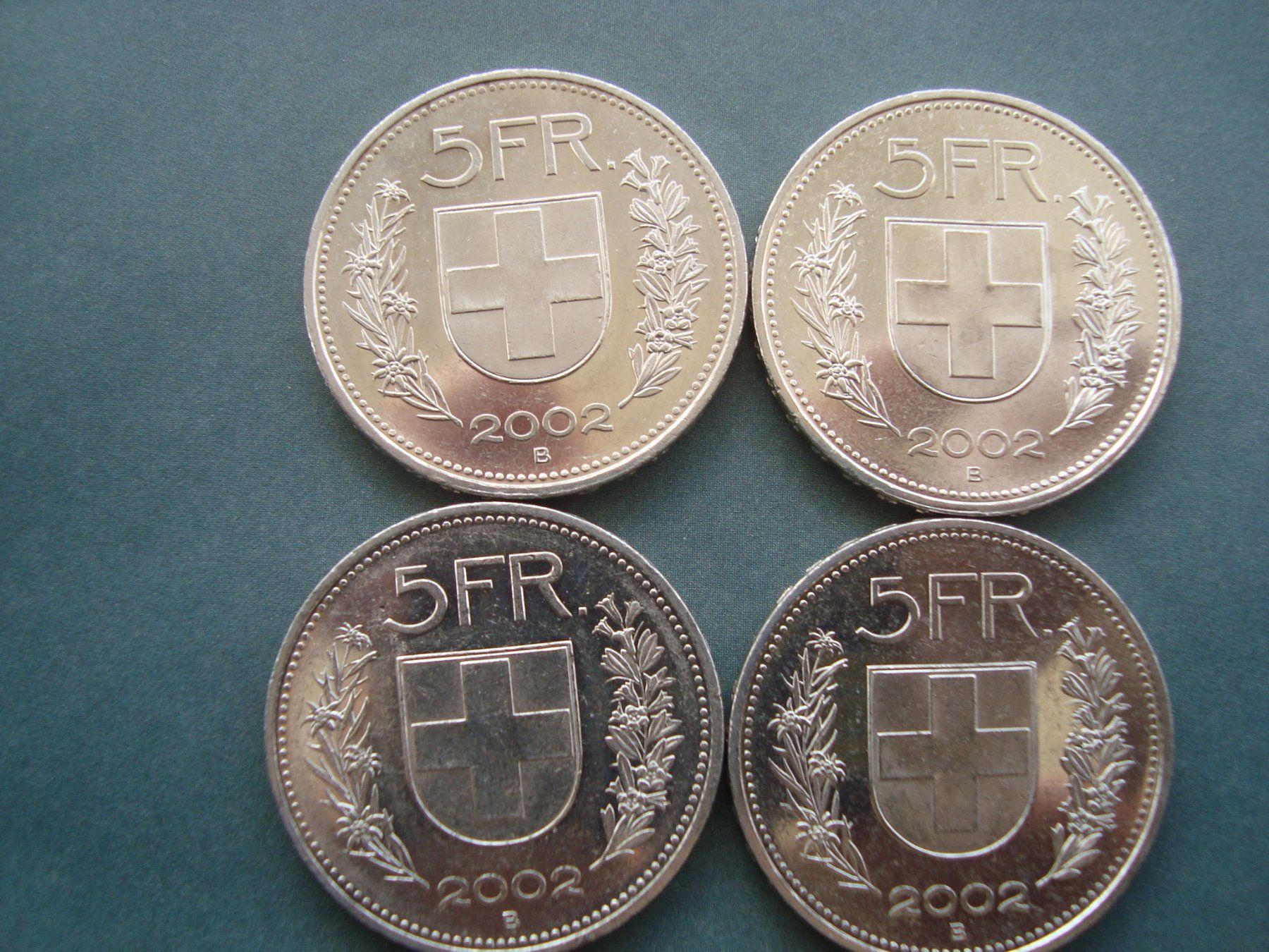 Toutes les monnaies: 5 Franken 2002 4 stk lot fast neu – D'occasion à Gelterkinden par Cakir