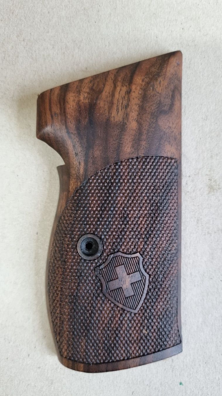 Schützensport: SIG 210 / P49 Griffschalen mit Schweizerkreuz – Gebraucht aus Koblenz von  3