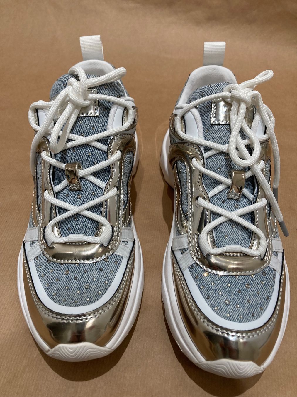 Scarpe da donna: DKNY SNEAKER no.37 – Usato da Paradiso venduto da Kayakara 2