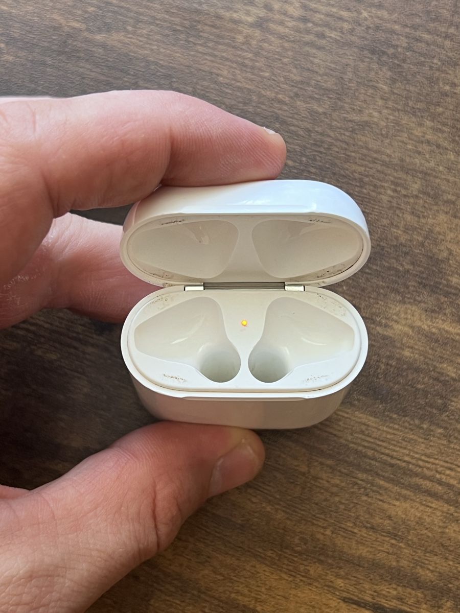 Apple Cuffie: Apple AirPods Ladecase – Usato da Wädenswil venduto da dai_2bcv 3