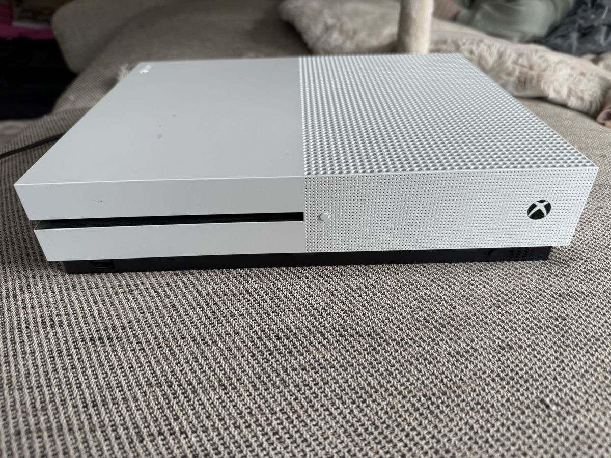 Giochi: X Box one S – Usato da Trogen venduto da Tanjarech.02