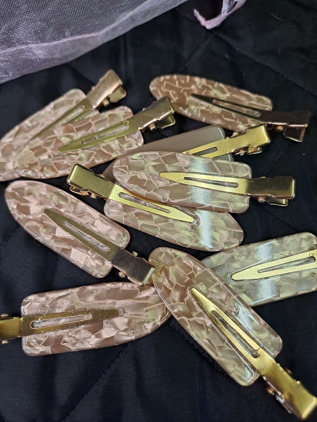 Haarschmuck: 10 HaarspangenPerlmutfarbe braun – Neu (gemäss Beschreibung) aus Uznach von Walaylatiere