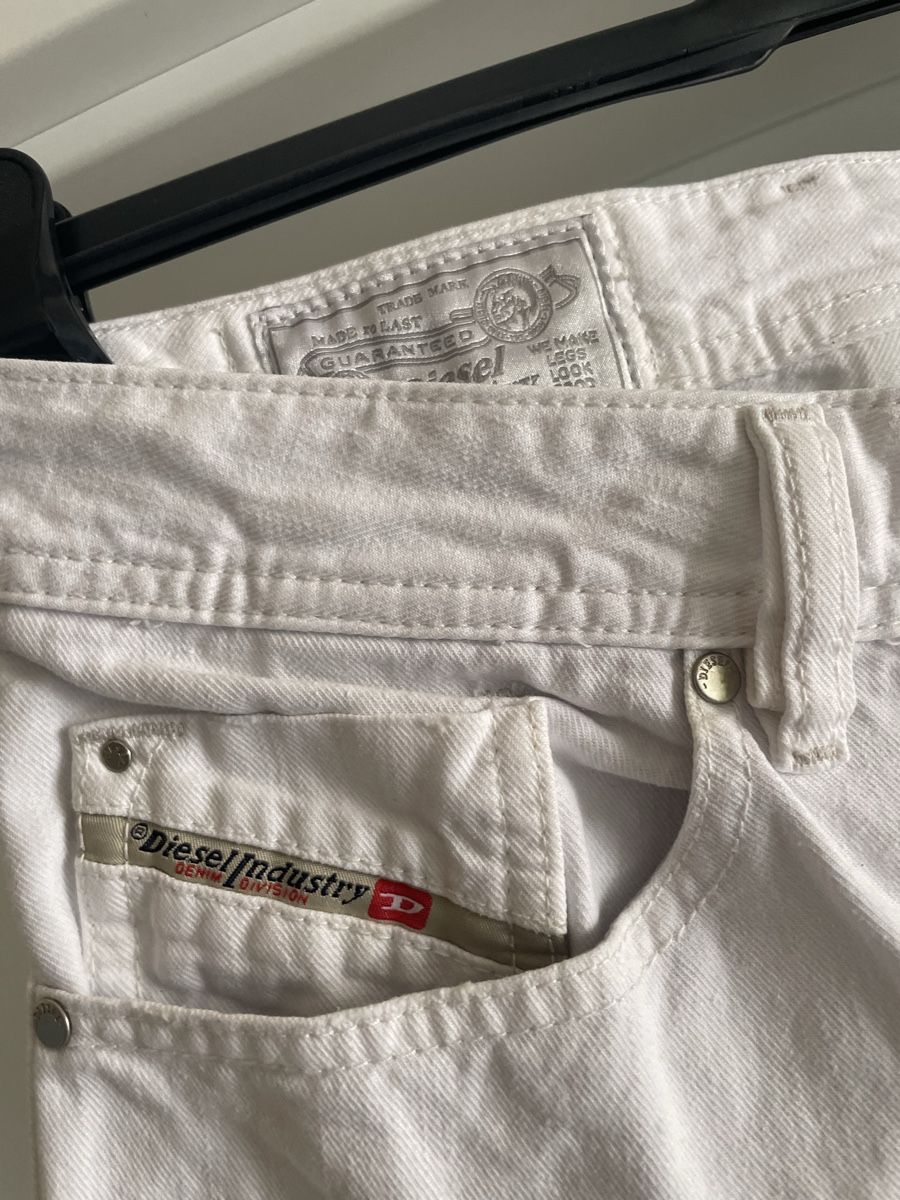 Diesel Pantalons: Shorts Diesel blanc taille 30 – D'occasion à Pâquier-Montbarry par mir_687p 1