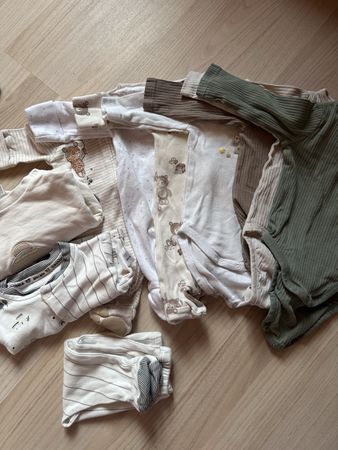 Baby Kleidung Set Bodys und Hosen diverse Grössen 6 Stück