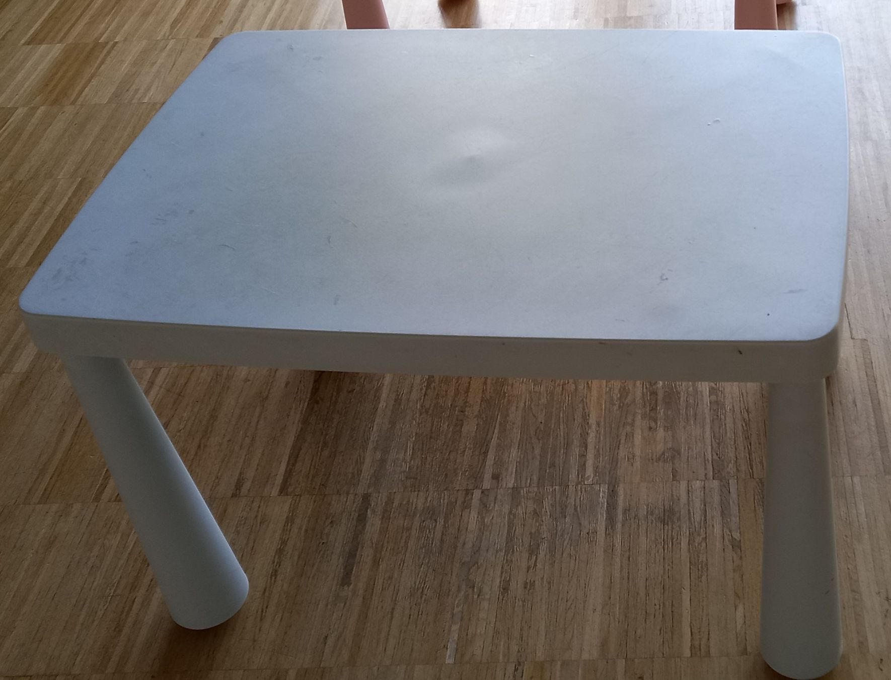 Tischset: Kindertisch blau mit 3 Hocker blau/pink gebraucht. – Gebraucht aus Berlingen von Scherrer7706 1