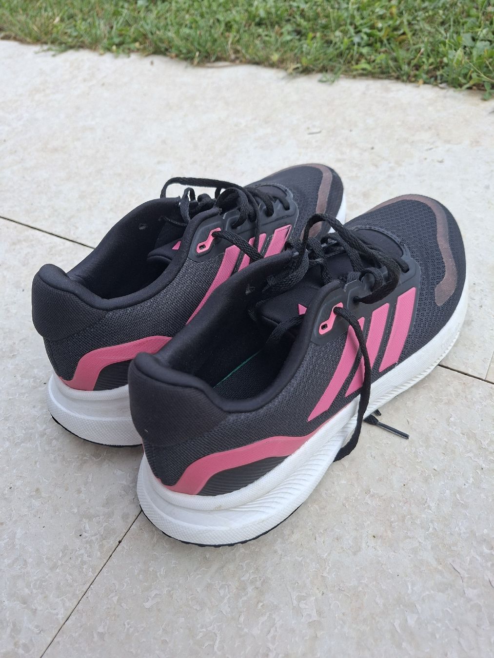 Adidas Damenschuhe: basket adidas taille fr 40,5  – Gebraucht aus Chavannes-de-Bogis von senator635 1