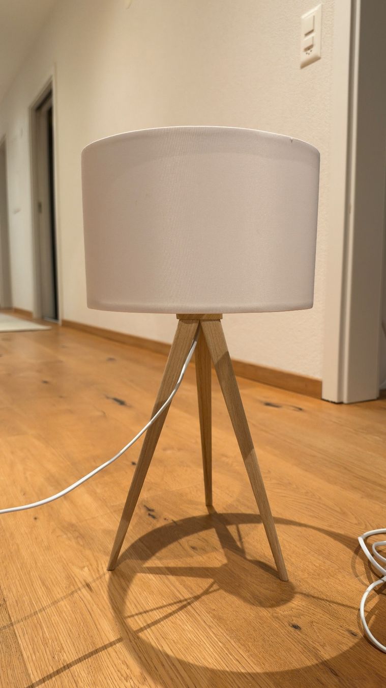 Lampen: 2 Tischlampen Eichenholz / Weiss – Gebraucht aus Russikon von Bm2904 1
