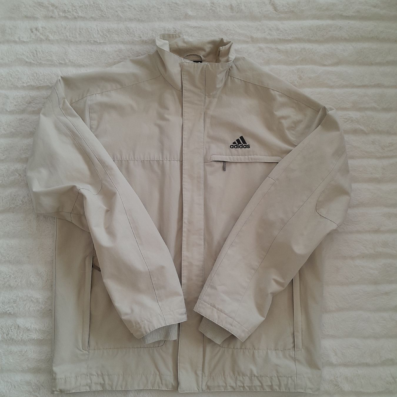 Adidas Giacche: Veste Adidas, taille M, coupe-vent beige, – Usato da Renens VD venduto da ser_j2fn