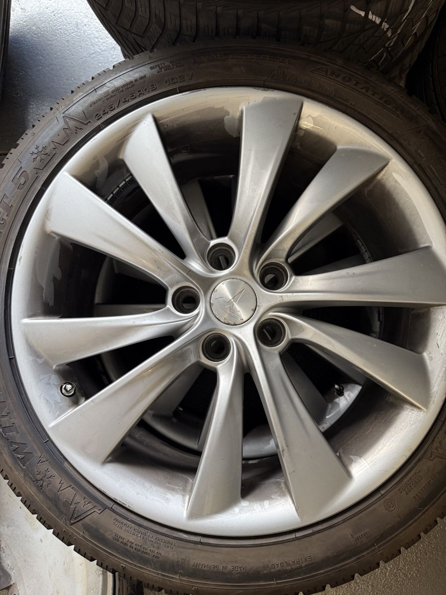 Pneumatici & Ruote complete: Tesla Model S Winterräder Original – Usato da Wagen venduto da Nemox 1