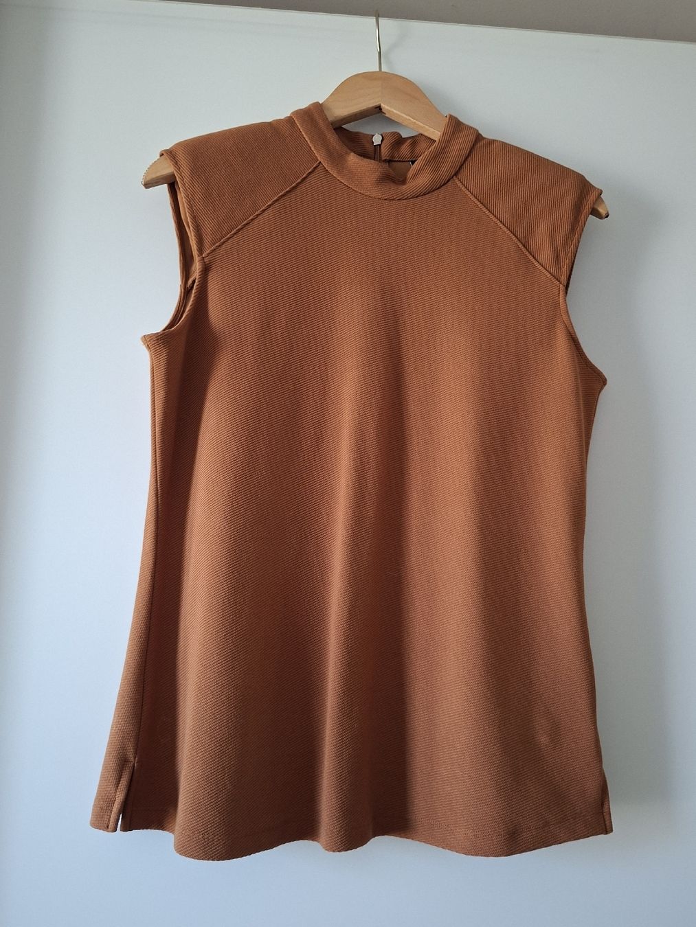 Comma T-Shirts: elegantes Top – Neu (gemäss Beschreibung) aus Hausen AG von Emirfinn