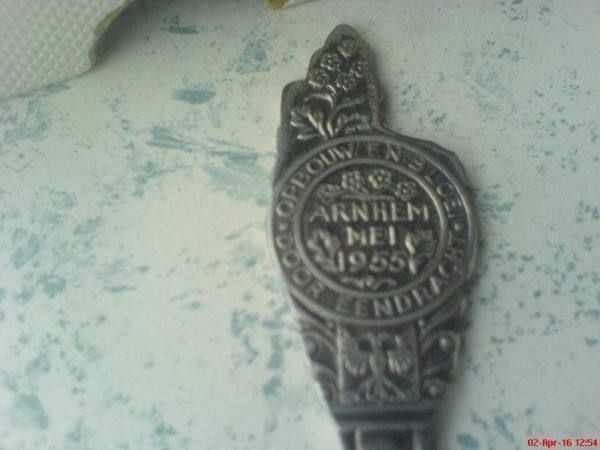 Cucchiai: altes Arnhem-Mei 1945 Silberlöffeli – Nuovo e nell'imballaggio originale da Oftringen venduto da andrax 2