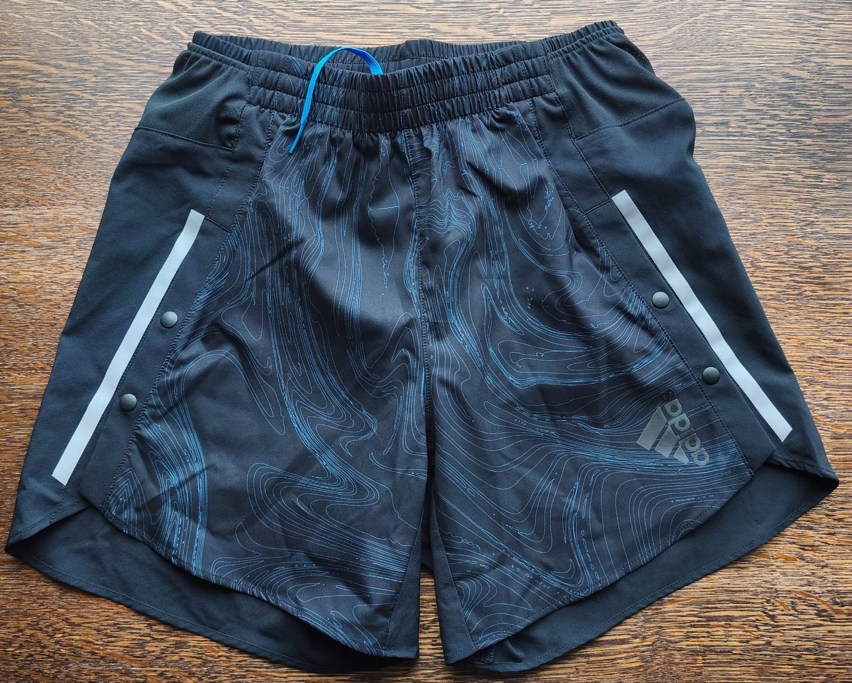 Adidas Pantaloni: Adidas Laufshorts – Nuovo (secondo la descrizione) da Steinhausen venduto da parashkevoff