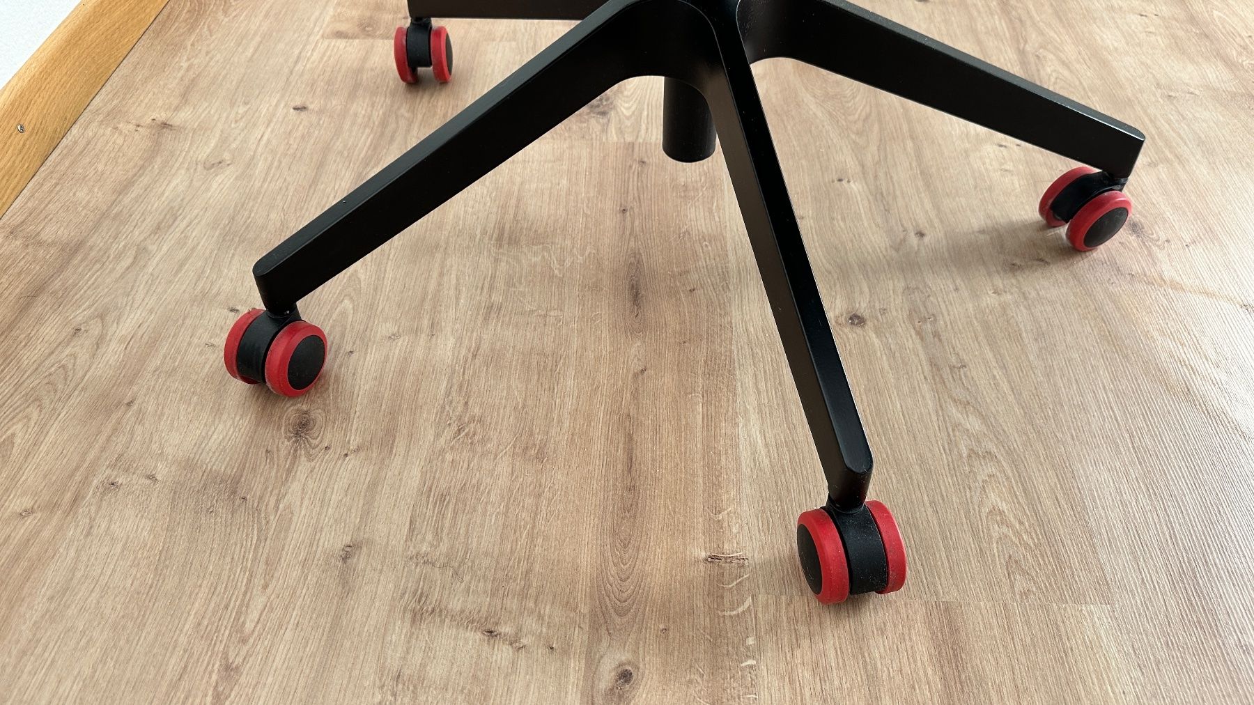 Poltrone: Office Chair, Ergonomic, Black & Red Leather A – Nuovo (secondo la descrizione) da St. Gallen venduto da wan_9mmx 1