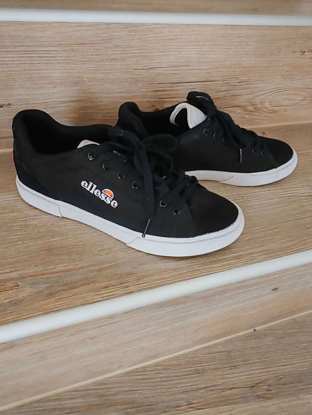 Ellesse Scarpe da donna: Neuwertige ellesse Sneakers – Nuovo (secondo la descrizione) da Egnach venduto da bgdo26