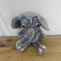 Sehr hübscher Amigurumi - Elefant, gehäkelt