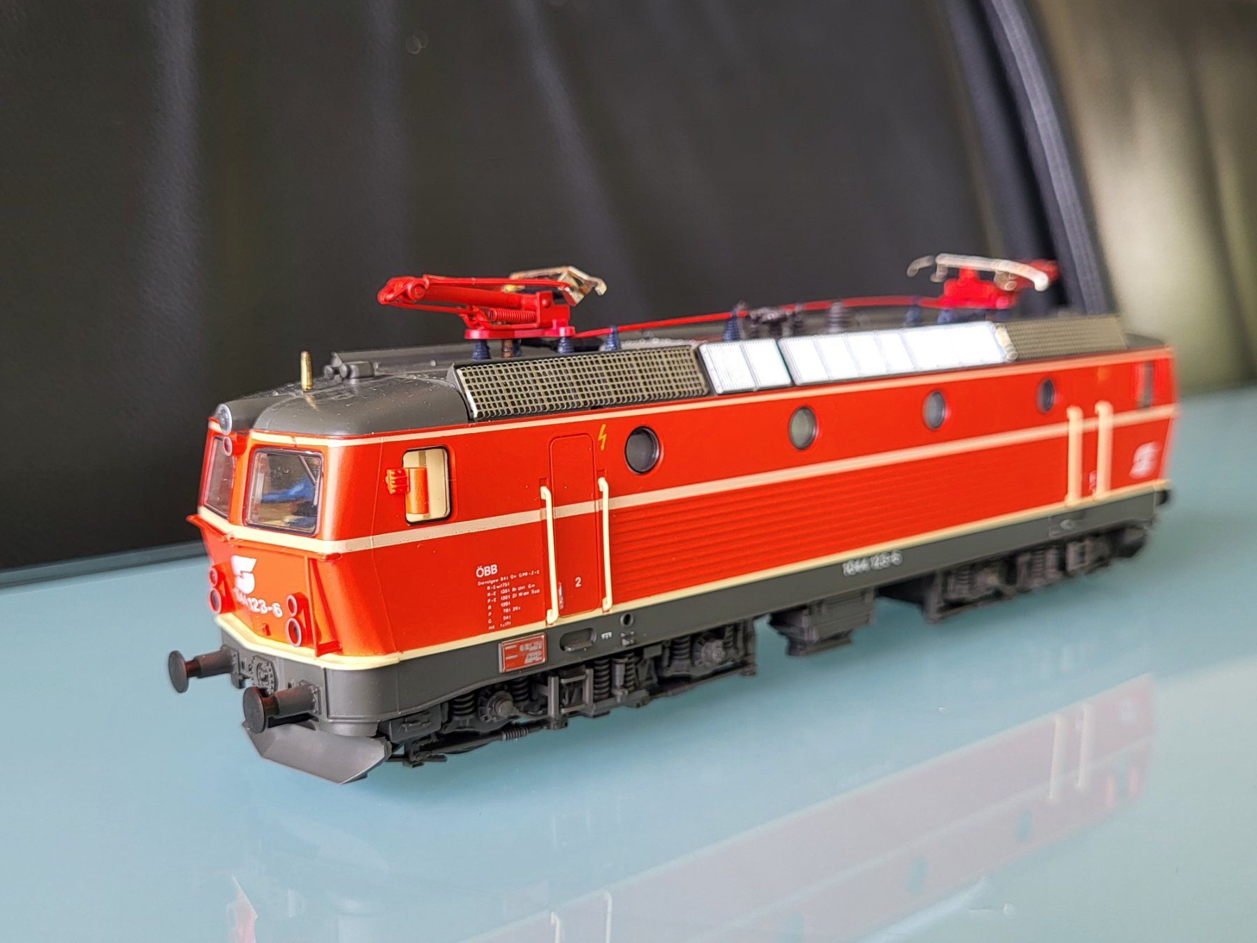 Roco Modellini di ferrovie: H0  ROCO  ÖBB  1044 123-6 – Usato da Oberburg venduto da sensetal 3
